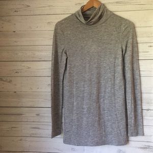 Lou & Grey Long Sleeve Flexible Light Turtleneck